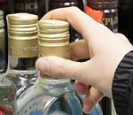 В астраханском магазине спаивали подростков