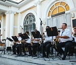 Астраханская филармония приглашает любителей живой музыки на программу у Лебединого озера