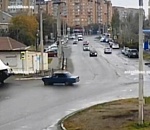 В Астрахани на кольце Сумасшествия опрокинулась грузовая «Газель»