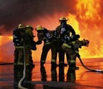 В Астрахани сгорели два гаража и автомобиль