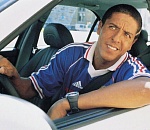 В Астрахани таксист играл на планшете за рулем