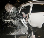 В Астрахани водитель иномарки протаранил дерево и опору ЛЭП: мужчина скончался