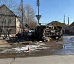 Грузовик смял легковушку в Астрахани, пострадали шестеро, включая маленьких детей