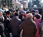 Жители Мариуполя получают гуманитарную помощь от “Единой России”