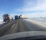 На трассе под Волгоградом фуру вынесло с дороги