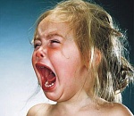 В Астрахани годовалая девочка опрокинула на себя кастрюлю с кипятком