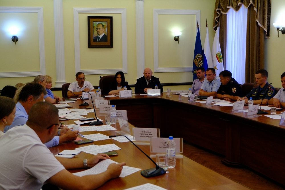 Власти Астрахани рассказали, как защищены школы города от террористических атак