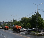 Астраханские коммунальщики устраняют наводнения в городе