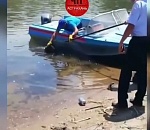 Не для слабонервных. В Астрахани на глазах у детей из воды вытащили тело мужчины