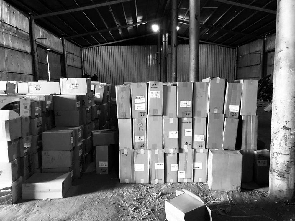 Житель Москвы продал астраханцам 165 тысяч пачек безакцизных сигарет 