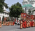 Более тысячи астраханцев прошли Крестный ход в честь Дня славянской письменности и культуры 