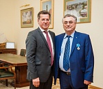 Сибиряк спустя 45 лет после выпуска помог родной школе  под Астраханью