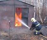 Ночью в Астрахани сгорели гараж и автомобиль