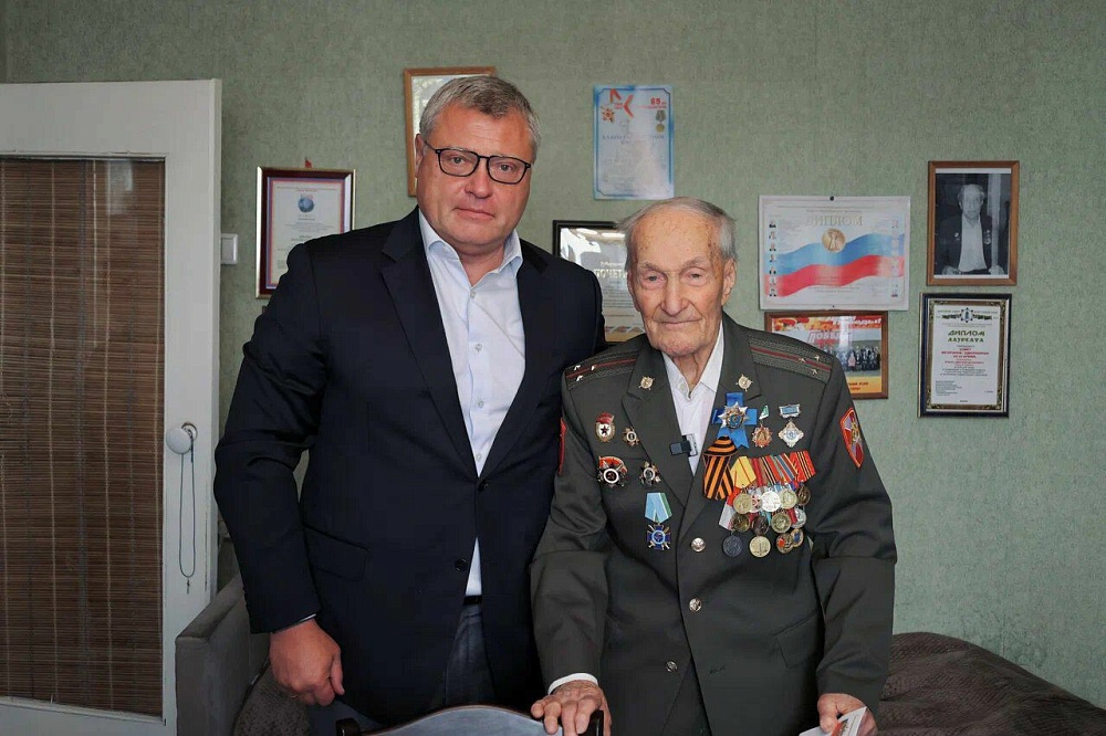 Ветерану, отметившему 100-летний юбилей, вручили орден Астраханской области