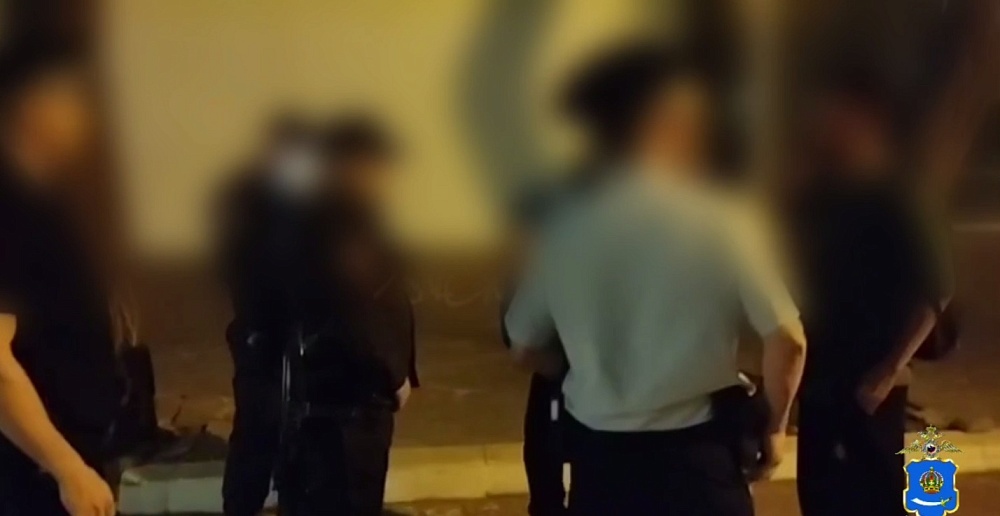 Ночью в центре Астрахани ловили подростков