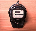 По квартирам астраханцев ходят мошенники, пугающие небылицами