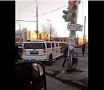 Наказание настигло водителя лимузина, катавшегося по тротуару в Астрахани