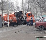 В Астрахани мусоровоз провалился в Преисподнюю