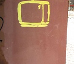 Фото дня: астраханский гараж против Первого канала