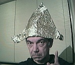 Астраханец пытался уйти из магазина в кроссовках, замотав их фольгой