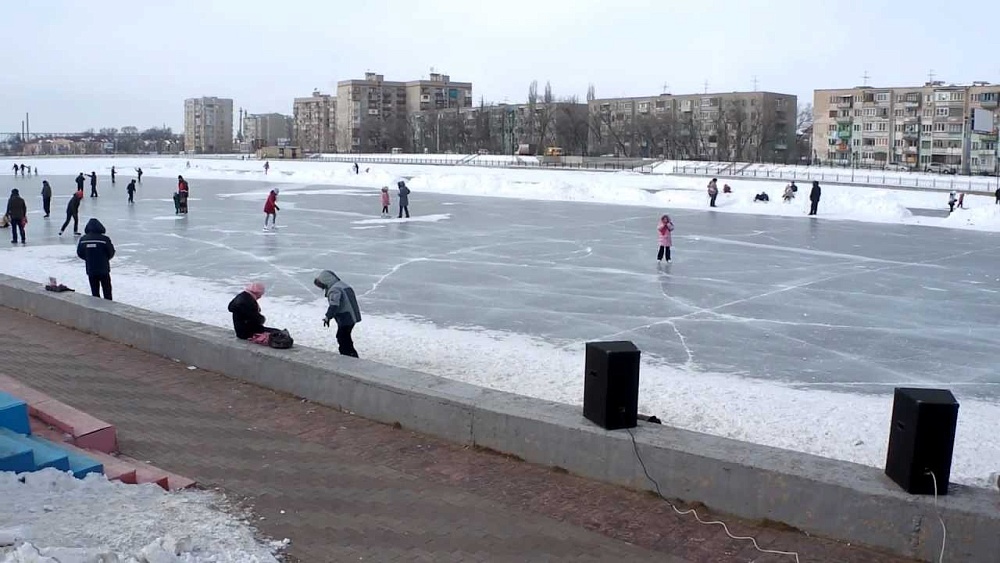 МЧС предупреждает: в Астрахани на территориях массового катания - тонкий лед!