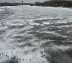 Астраханец провалился под лед и исчез