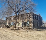 В районе Набережной Приволжского затона в Астрахани снесли опасный дом