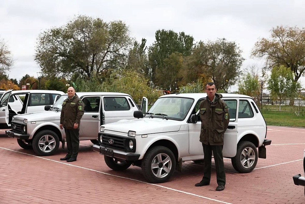 Астраханским инспекторам службы природопользования подарили 7 «железных коней»