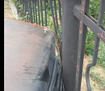 В Трусовском районе Астрахани автомобиль врезался в забор школы