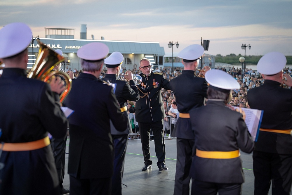 На центральной набережной Астрахани пройдет концерт «Музыка на Волге»