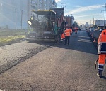 На Куликова в Астрахани укладывают асфальт
