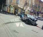 Страшное зрелище. В центре Астрахани произошла серьёзная авария из-за водителя-лихача