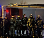 Девочку-подростка и ее кота вытащили пожарные из горящей квартиры в Астрахани