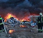 На северной окраине Астрахани почти 6 часов тушили мусорный пожар 