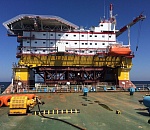 Лукойл начал установку верхнего строения второй платформы жилого модуля на месторождении им. В. Филановского