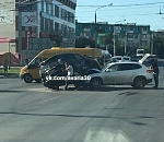 Серьезная авария в Астрахани: джип запрыгнул на легковушку