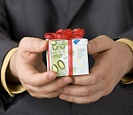 Астраханка заступилась за мужчин и получила статью