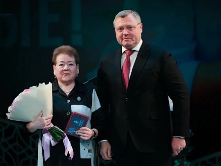 Игорь Бабушкин вручил астраханкам государственные и региональные награды