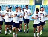 Игроки астраханского ФК «Волгарь» вышли на предматчевую тренировку в необычных футболках