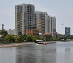 В каналах Астрахани воде не дают зацвести