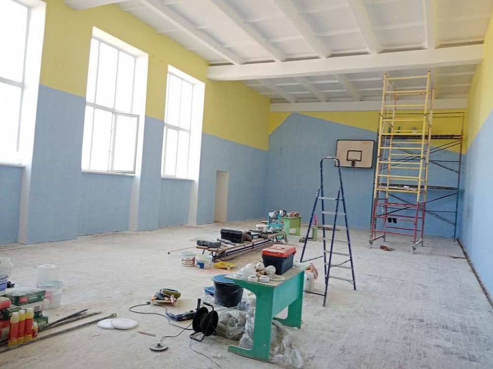 В девяти астраханских школах ремонтируют спортзалы