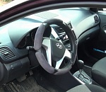 В Астрахани директор автофирмы и юрист угнали автомобиль