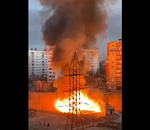 Кадры мощного камышового пожара в черте Астрахани выложили в сеть