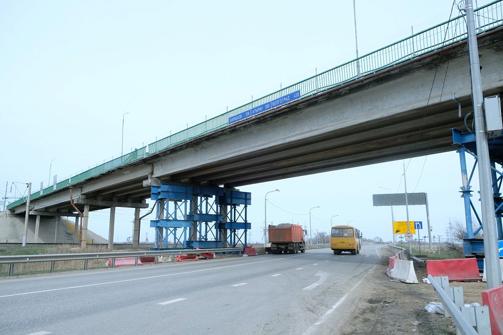 Под Астраханью приступили к ремонту путепровода над волгоградской трассой