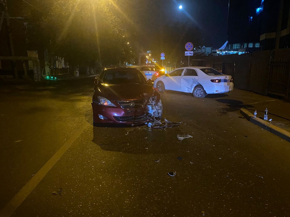 Девушка и подросток пострадали в ночном ДТП в Астрахани