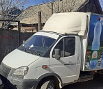 Водитель ГАЗели заблокировал астраханцам выезд из дома