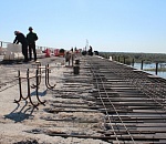 Астраханский плотник упал с моста - возбуждено дело