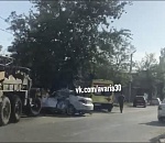 Королле не повезло: грузовик Урал на перекрестке Бакинской и Мечникова подмял иномарку