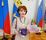 Журналист ПУНКТ-А Вероника Иошко награждена Почётным знаком губернатора «За профессиональные заслуги»