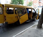 В центре Астрахани столкнулись маршрутка и внедорожник: пострадали семь человек